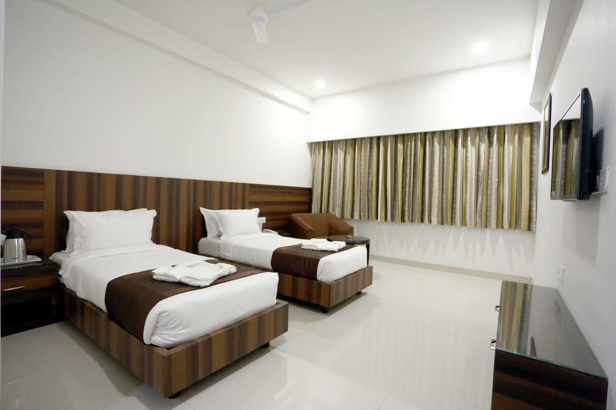 Solitaire Hotel Raipur  Exterior photo